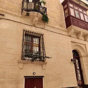 Appartamento Semi-basement, Cosy Interconnected To Our A Traditional Maltese Townhouse, Senglea